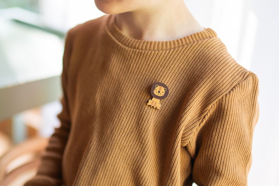 cute_lion_brooch_1200x800_03